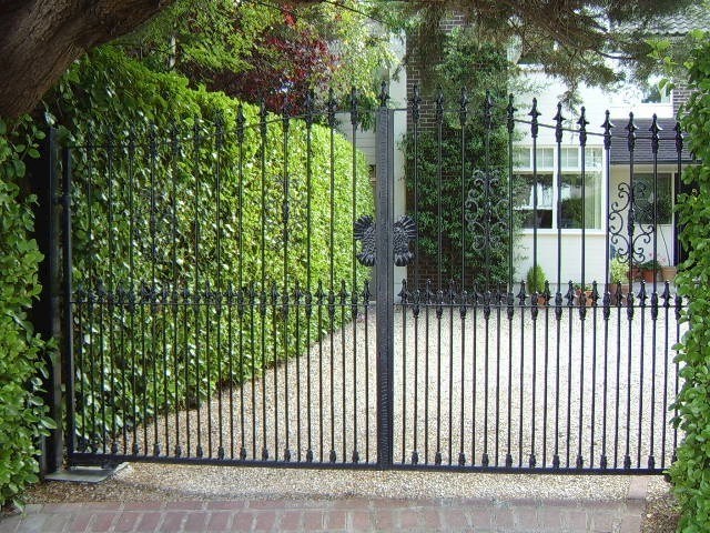 Image shows residential driveway gates in Blanchardstown manufactured by Meean Metal 