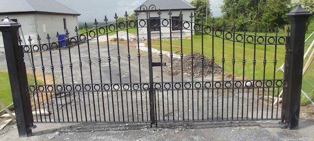 Image of steel gates in Laois fabricated by Hyland Engineering, steel gats in lLaois are fabricated and installed by Hyland Engineering