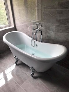 Image of bath tub in Dublin 9 fit by Daniel Whelan Tiling & Bathrooms, bathroom refits in Dublin 9, Santry, Whitehall and Drumcondra are provided by Daniel Whelan Tiling & Bathrooms