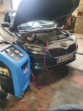 Image of car and air conditioning servicing system at MK Tyres' garage in Louth, vehicle air conditioning servicing in Louth is available from MK Tyres