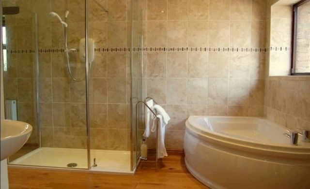 Image shows bathroom in Celbridge, plumbing services in Celbridge are provided by Paul Bradley Plumbing & Heating