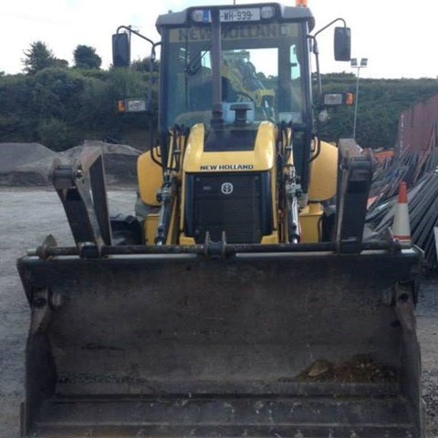Image of tractor in Athlone hired from Mike Gaffney Plant & Agri Hire, plant and agri hire in Athlone is a speciality of  Mike Gaffney Plant & Agri Hire