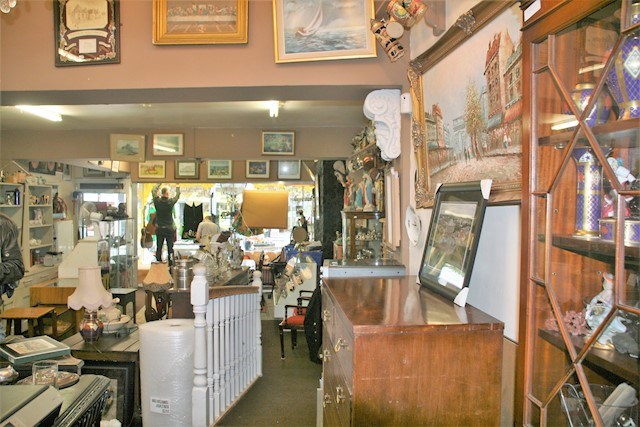 Antiques in Drogheda are stocked in Times Past Drogheda Antiques Centre
