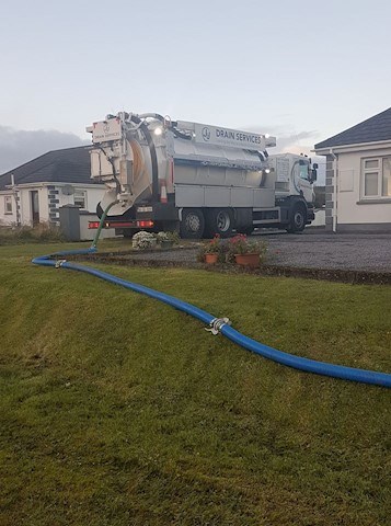Image of septic tank in Sligo being emptied by J&J Drain Services, septic tank emptying in Sligo is carried out by J&J Drain Services